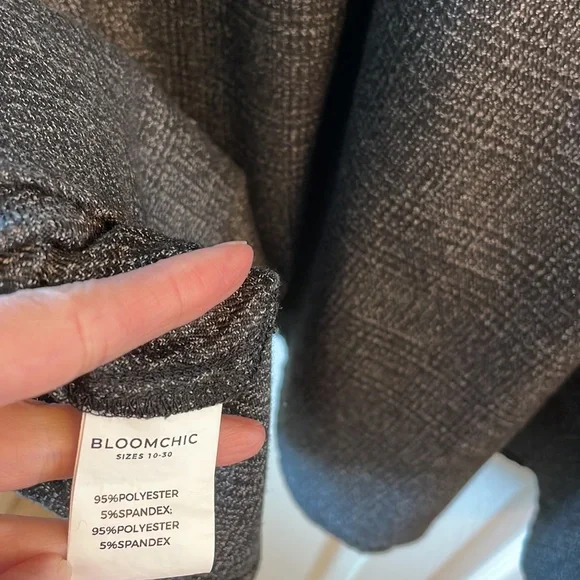 Bloomchic Black Dress, with patterned plaid skirt in long sleeves. Size 14-16. - Picture 6 of 8